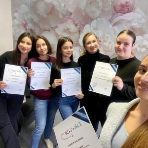 Prva grupa volontera završila svoj ciklus prakse u Iskricama